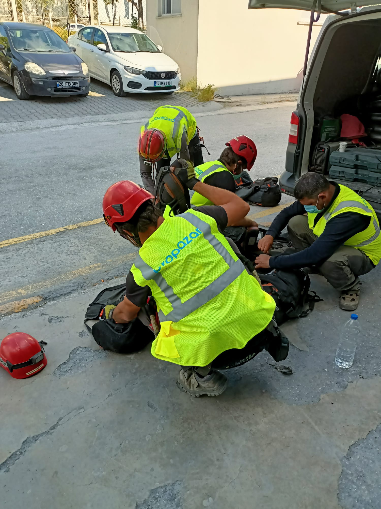 Irata sertifikalı yüksekte çalışma personeli