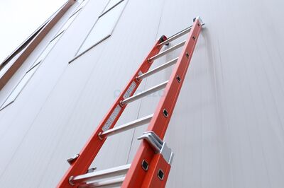 FS9 - 16 Basamaklı İki Parçalı Fiberglas Elektrik Yalıtımlı Merdiven V2