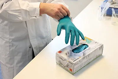 TEGERA 84510 Chemforce Nitril Tek Kullanımlık Kimyasal Eldiven - 1